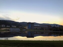 Teich und Kletterhalle